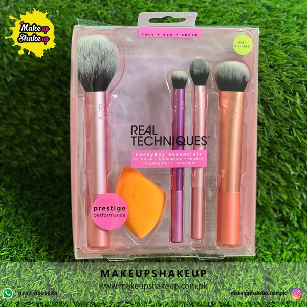 Real Techniques Every Day Essentials Brush Set with Single Blender